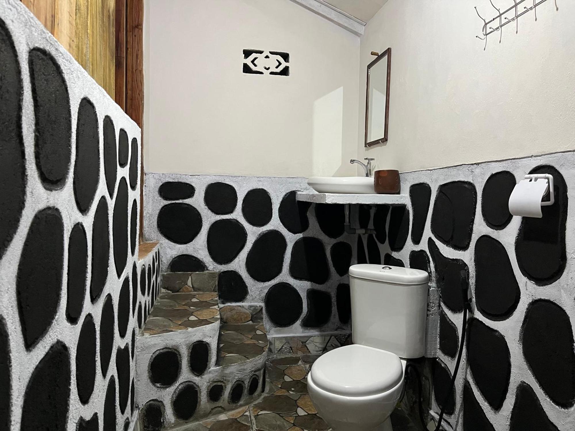 Syaqila Homestay Lombok เตเตบาตู ภายนอก รูปภาพ